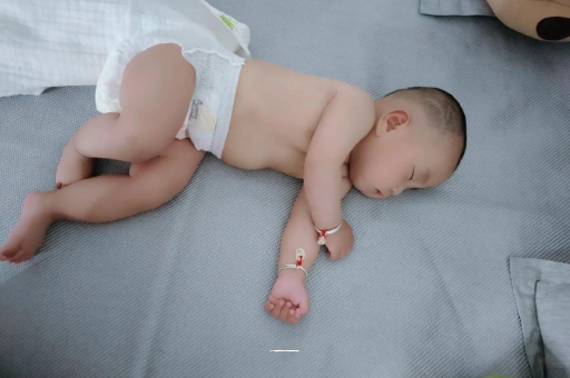 凤城三个月宝宝抬头不稳